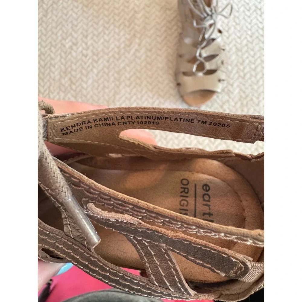 Earth Origins Kendra Kamilla Platinum‎ Metallic Gladiator Sandals 7M 2020S